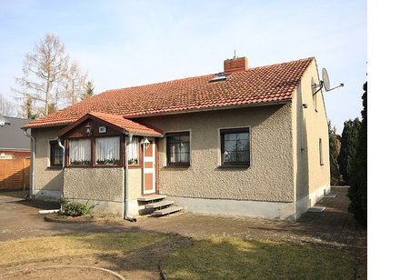 Interessantes Einfamilienhaus mit Einliegerwohnung, Werkstatt und Garage in Bestlage Kolonie am See