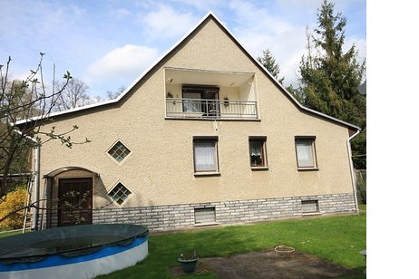 Interessantes Einfamilienhaus mit Gästehaus und Garage auf sonnigem Südgrundstück