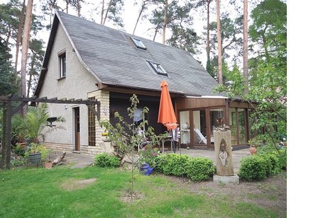 Interessantes Einfamilienhaus mit Garagenhäuschen und weiteren Bauplatz in bester Lage