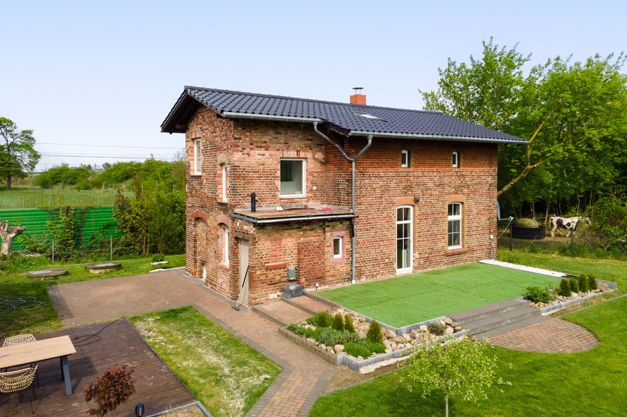 Interessantes Einfamilienhaus mit Loftcharakter auf sonnigem Gartengrundstück