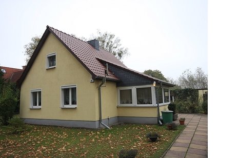 Interessantes Einfamilienhaus mit Werkstatt und Garage auf parkähnlichem Gartengrundstück