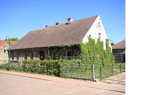 Interessantes Einfamilienhaus (Vollsanierungsobjekt) von 1890 direkt am idyllischen Kirchplatz!