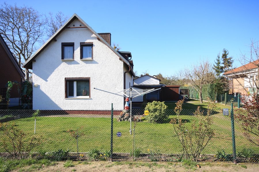 Interessantes Einfamilienhaus von 1937 mit Garage auf sonnigem Süd-/West-Grundstück