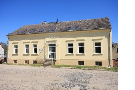 Interessantes Mehrfamilienhaus mit vier attraktiven Wohnheiten + Stallgebäude + weiteren Bauplatz!