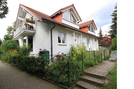 Interessantes, vollunterkellertes Doppelhaus (links bezugsfrei) in beliebter Lage von Waldheim