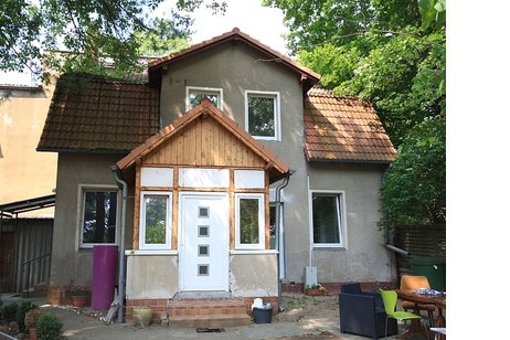 Kleinwohnhaus auf großzügigem Grundstück mit weiteren Bauplatz!