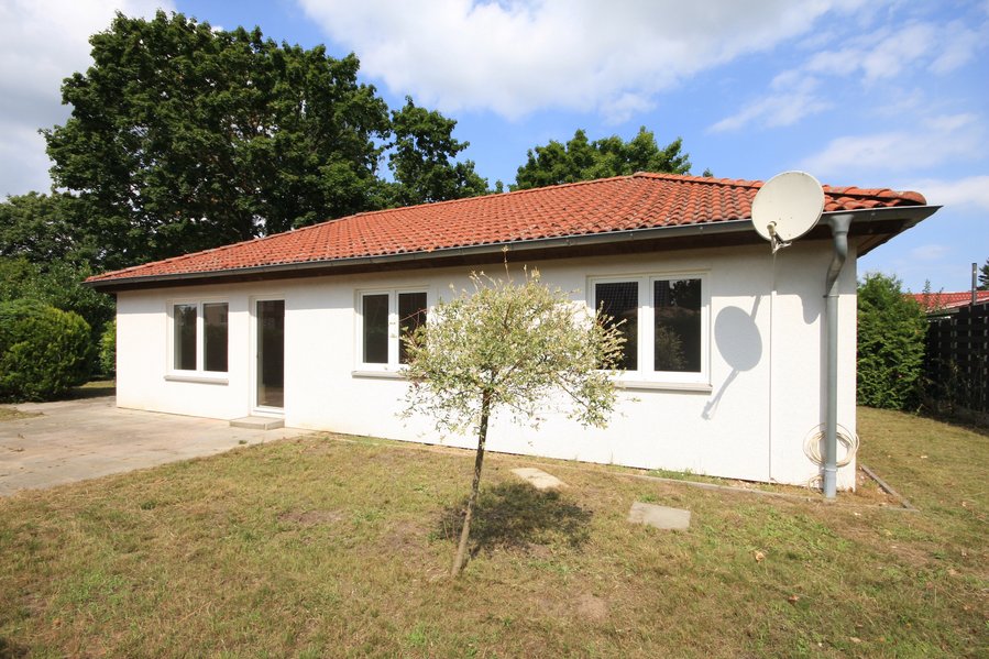 Leben auf einer Ebene – stilvoller Bungalow mit Doppelgarage und sonnigem Südwestgarten