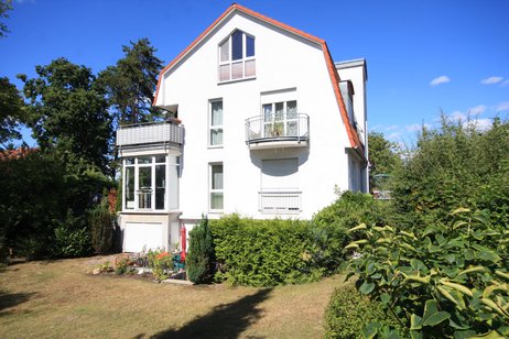 Lichtdurchflutete 3-Zimmer-Dachgeschoss-Maisonette mit Garten in begehrter Lage