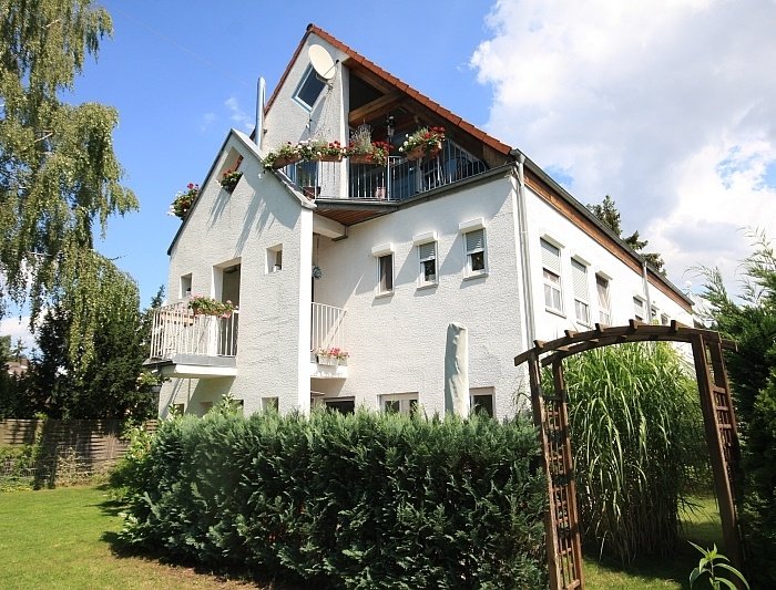 Lichtdurchflutete Vier-Zimmer-Wohnung mit Terrasse und Balkon in ruhiger Wohnlage von Berlin-Staaken