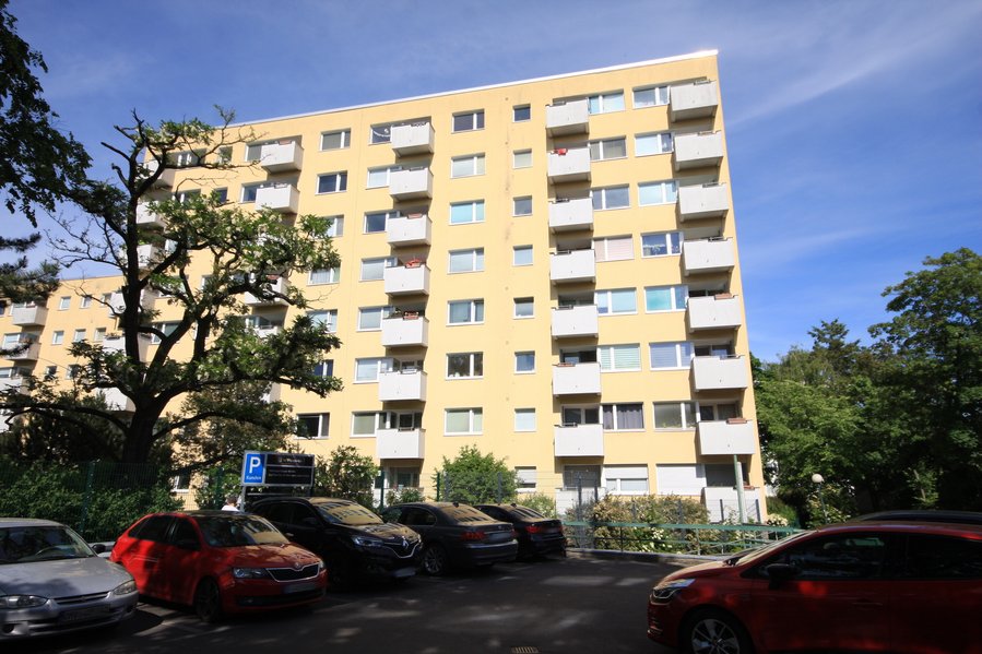 Lichtdurchflutete Zwei-Zimmer-Wohnung mit traumhaften Weitblick und sonnigem Südwest-Balkon