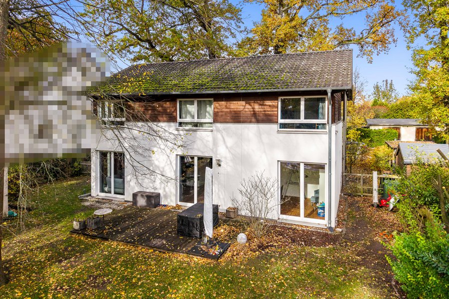 Lichtdurchflutetes Architektenhaus auf Südwest­grundstück in exzellenter Finkenkruger Wohnlage