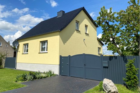 Liebevoll saniertes Einfamilienhaus mit sehr großem Grundstück und wunderschönem Garten