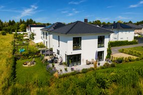 Moderne Stadtvilla mit hochwertiger Ausstattung auf Traumgrundstück in direkter Feldrandlage