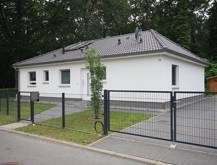 Neuwertiger Bungalow mit bester Ausstattung auf Süd/West-Grundstück!