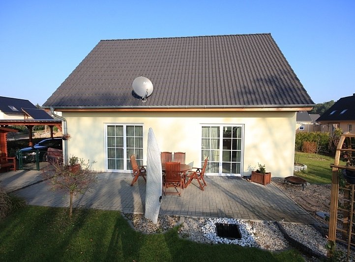 Neuwertiges Einfamilienhaus mit bester Ausstattung auf sonnigem Südgrundstück!