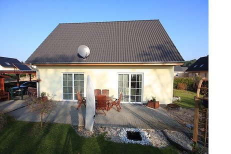 Neuwertiges Einfamilienhaus mit bester Ausstattung auf sonnigem Südgrundstück!