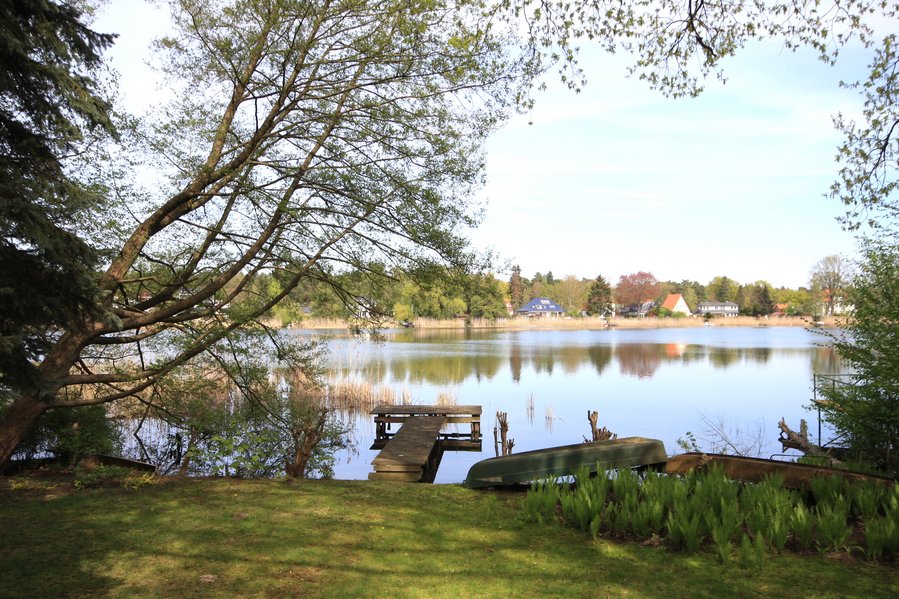 RARITÄT! Einmaliger Bungalow auf Seegrundstück mit Steg am Falkenhagener See