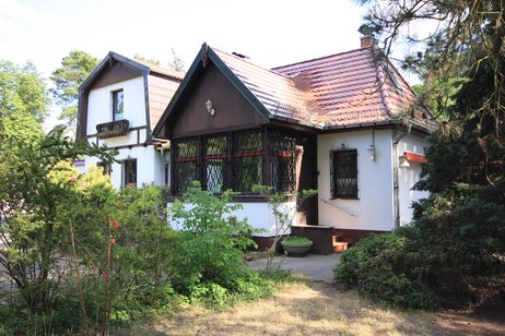 Rarität in bester Villenlage: Charmantes Einfamilienhaus um 1912 erbaut mit Wintergarten in ruhiger Umgebung