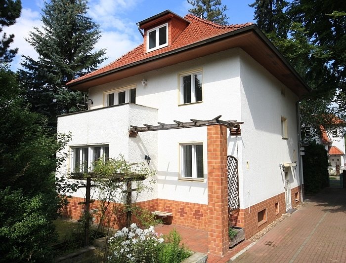 Rarität: Stattliche Altbauvilla von 1932 in direkter Nähe vom Lindenweiher in Toplage von Finkenkrug