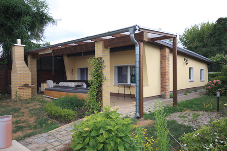 Rarität! Top gepflegtes Kleinwohnhaus auf traumhaften Wassergrundstück inkl. Motorboot