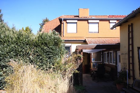 Sanierungsbedürftige Doppelhaushälfte von 1931 auf sonnigem Südgrundstück mit weiterem Bauplatz