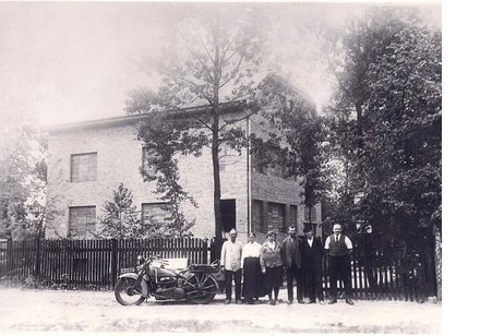 Sanierungsbedürftige Dreifamilienhaus-Villa von 1937 auf großzügigem Grundstück in Traumlage!