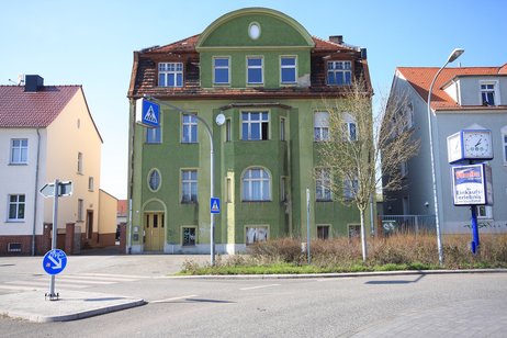 Sanierungsbedürftiges Mehrfamilienhaus von 1910 mit 3 attraktiven Wohneinheiten in zentraler Lage