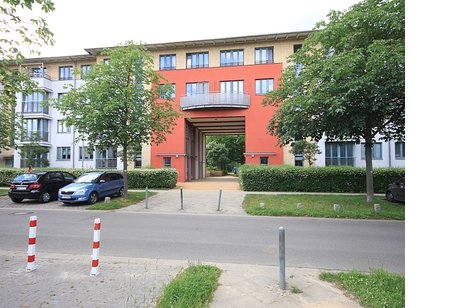 Schöne Zwei-Zimmer-Wohnung mit Balkon in ruhiger Lage und direkter Nähe zu Berlin