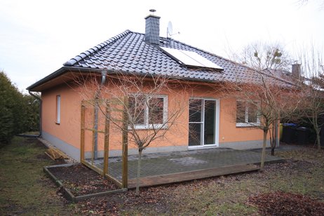 Schöner Bungalow mit bester Ausstattung auf sonnigem Südwestgarten