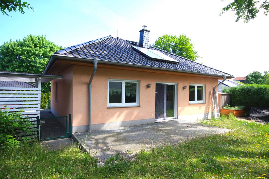 Schöner Bungalow mit bester Ausstattung auf sonnigem Südwestgarten