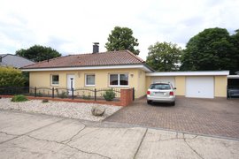Schöner Bungalow mit Wintergarten und Garage auf sonnigem Südwestgrundstück