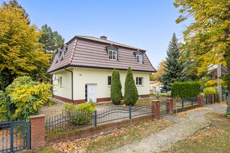 Schönes Einfamilienhaus im Villenstil mit Doppelgarage in den beliebten Flussviertel
