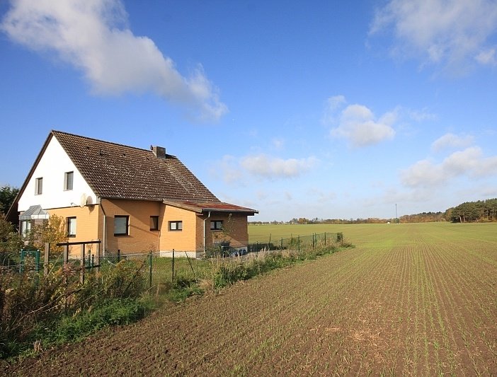 Schönes Einfamilienhaus in ruhiger Wohnlage mit herrlichem Weitblick auf Felder und Wiesen!