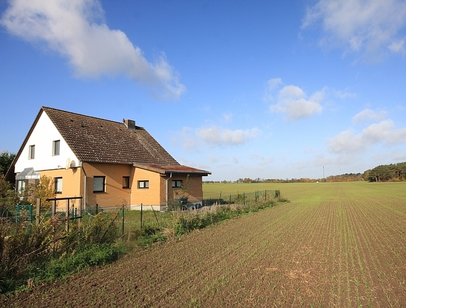 Schönes Einfamilienhaus in ruhiger Wohnlage mit herrlichem Weitblick auf Felder und Wiesen!