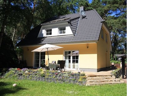 Schönes Einfamilienhaus mit bester Ausstattung direkt am Wäldchen auf sonnigem Gartengrundstück