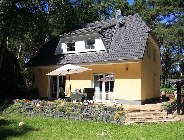 Schönes Einfamilienhaus mit bester Ausstattung direkt am Wäldchen auf sonnigem Gartengrundstück