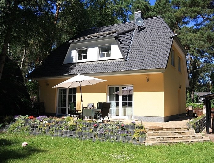 Schönes Einfamilienhaus mit bester Ausstattung direkt am Wäldchen auf sonnigem Gartengrundstück