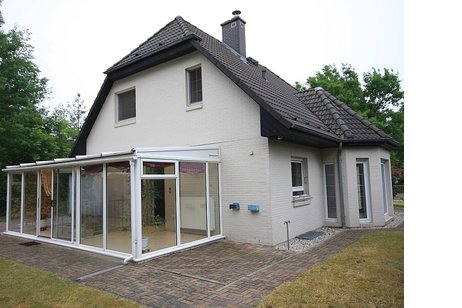 Schönes, unterkellertes Einfamilienhaus mit hochwertiger Ausstattung auf Süd-/West-Grundstück!