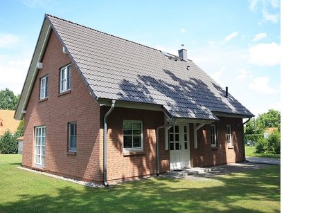 Sehr gepflegtes, großzügiges Einfamilienhaus mit bester Ausstattung und Garage in Toplage!