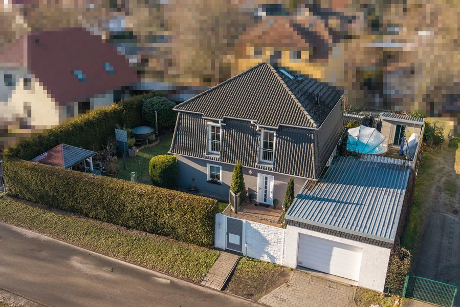 Sehr gepflegtes Mansarddachhaus mit Garage und hochwertiger Ausstattung in ruhiger Wohnlage