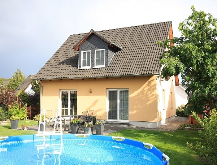 Sehr gepflegtes, unterkellertes Einfamilienhaus mit bester Ausstattung auf sonnigem Südwest-Garten