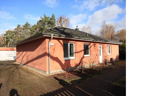 Sehr schöner Winkelbungalow mit Doppelgarage und hochwertiger Ausstattung auf Sonnengrundstück
