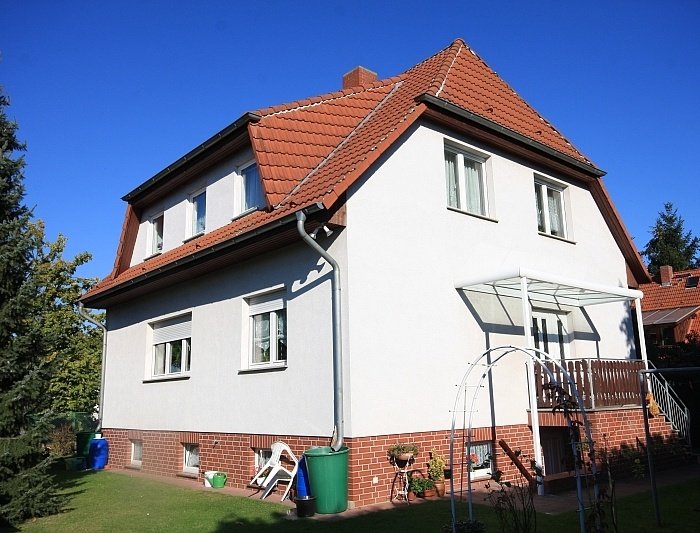 Sehr schönes Ein- bis Zweifamilienhaus mit bester Ausstattung in optimaler  Bahnhofsnähe