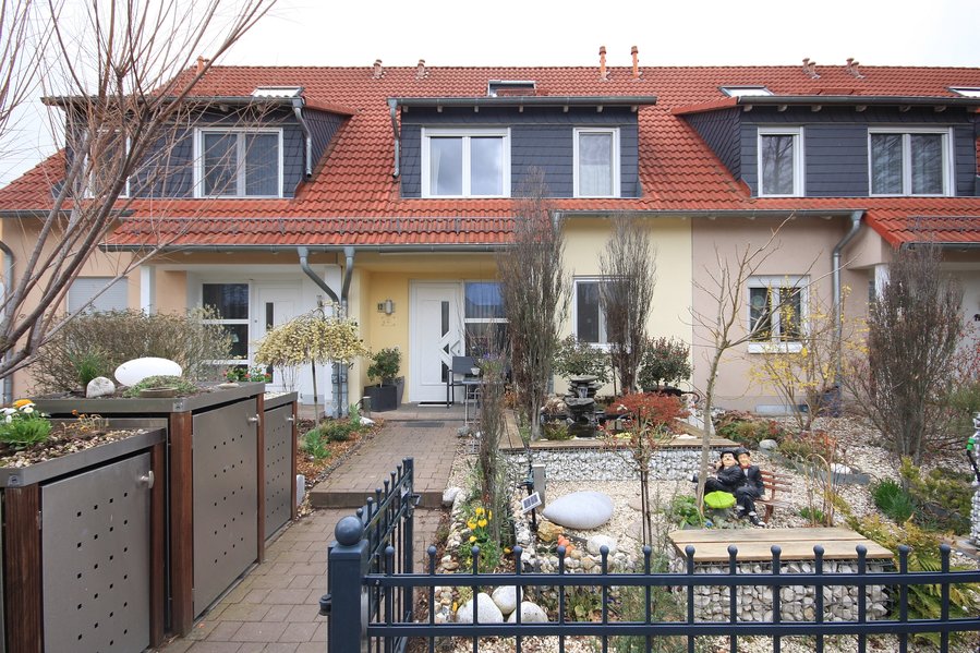 Sehr schönes Reihenhaus mit bester Ausstattung auf sonnigem Süd-/West-Grundstück
