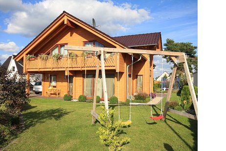 Sehr schönes und äußerst gepflegtes Wohnblockhaus mit bester Ausstattung auf sonnigem Südwest-Garten