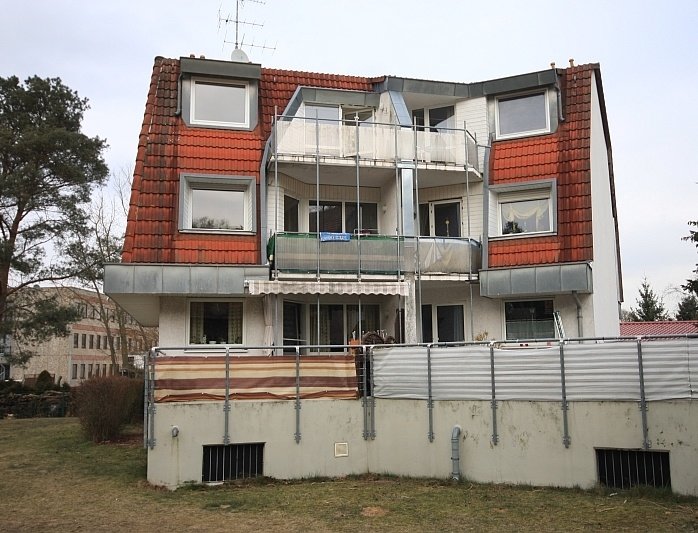 Sonnige Zwei-Zimmer-Dachgeschosswohnung mit Balkon und Tiefgaragenstellplatz
