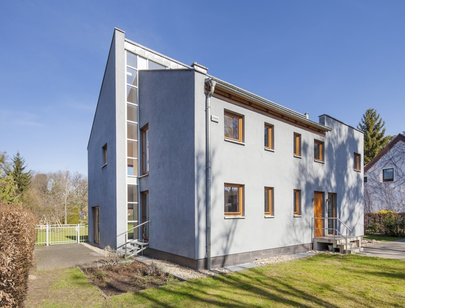 Spektakuläres, lichterfülltes Einfamilienhaus mit hervorragender Ausstattung in Spitzenlage