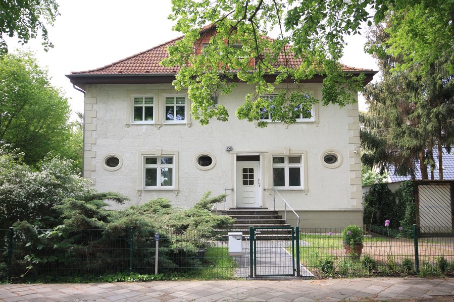 Stattliche Altbauvilla von 1928 mit drei attraktiven Wohneinheiten in Spitzenlage von Falkensee