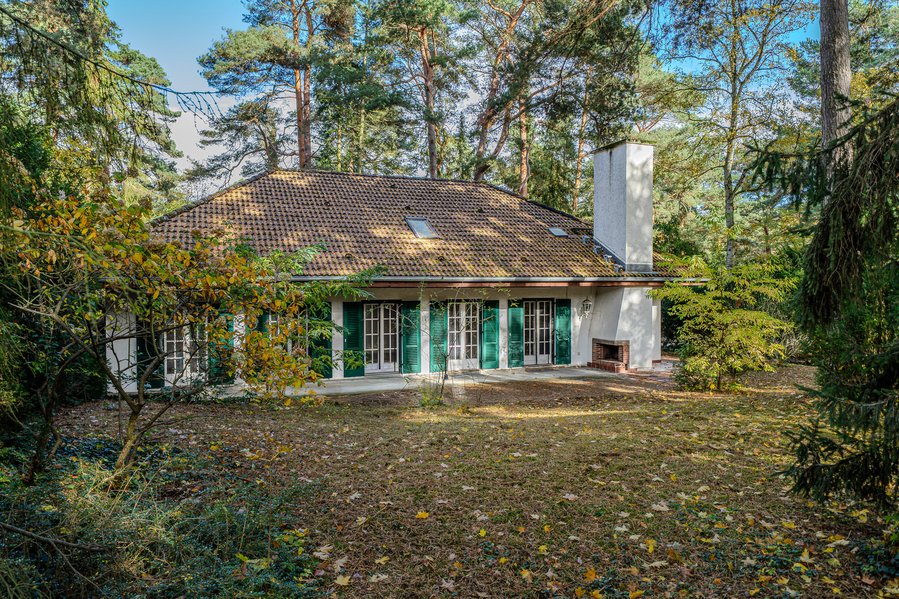 Stattliches Einfamilienhaus im Bungalowstil auf traumhaftem Gartengrundstück in Toplage von Gatow