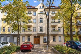 Stattliches Mehrfamilienhaus mit 20 Wohneinheiten – aufgeteilt auf Vorder- und Hinterhaus